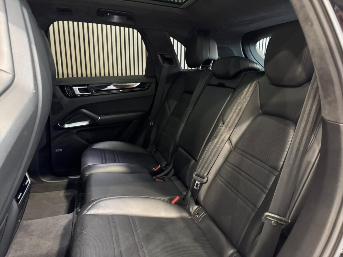 PORSCHE Cayenne Turbo