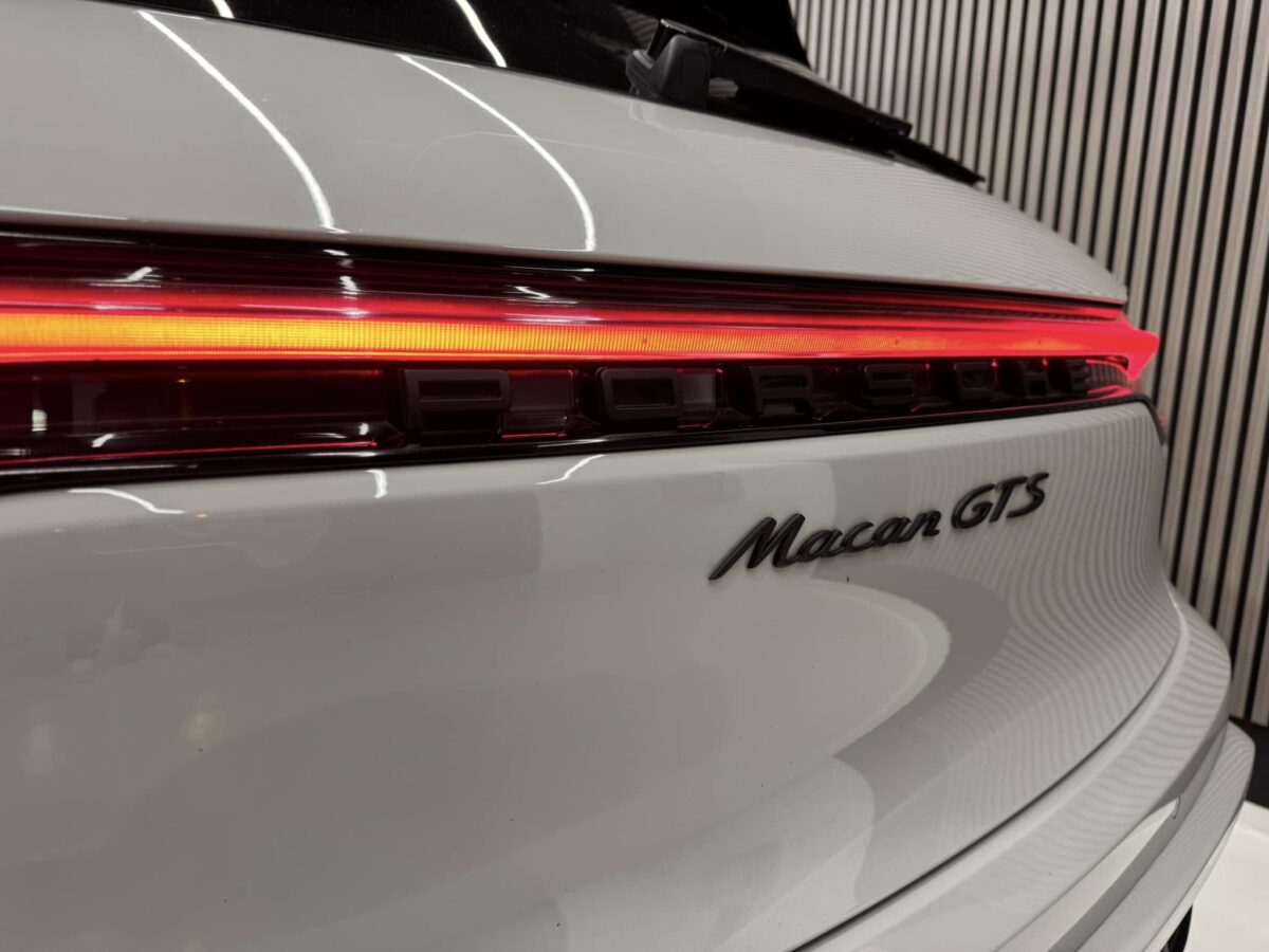 PORSCHE Macan GTS