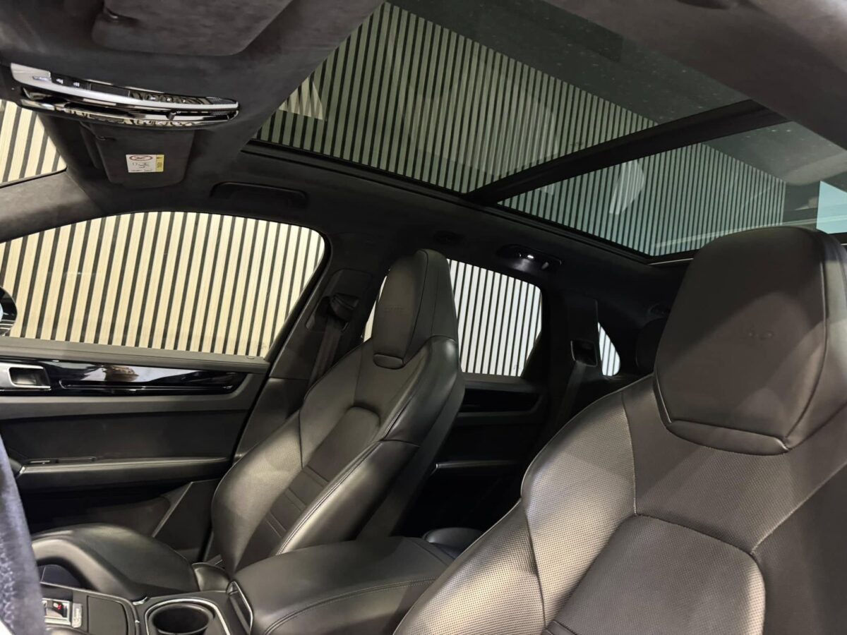 PORSCHE Cayenne Turbo