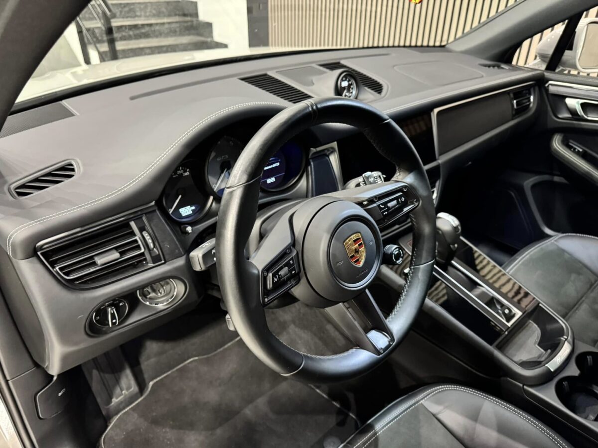 PORSCHE Macan GTS