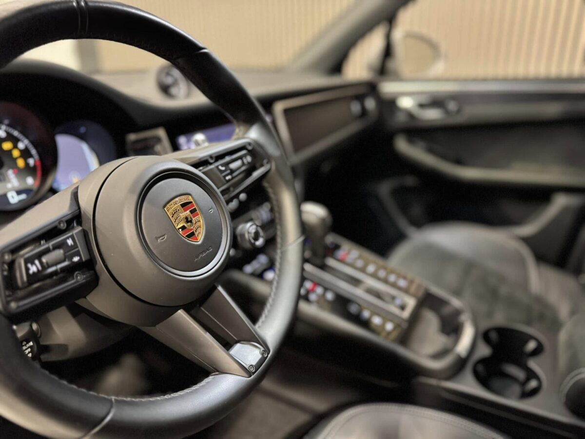 PORSCHE Macan GTS