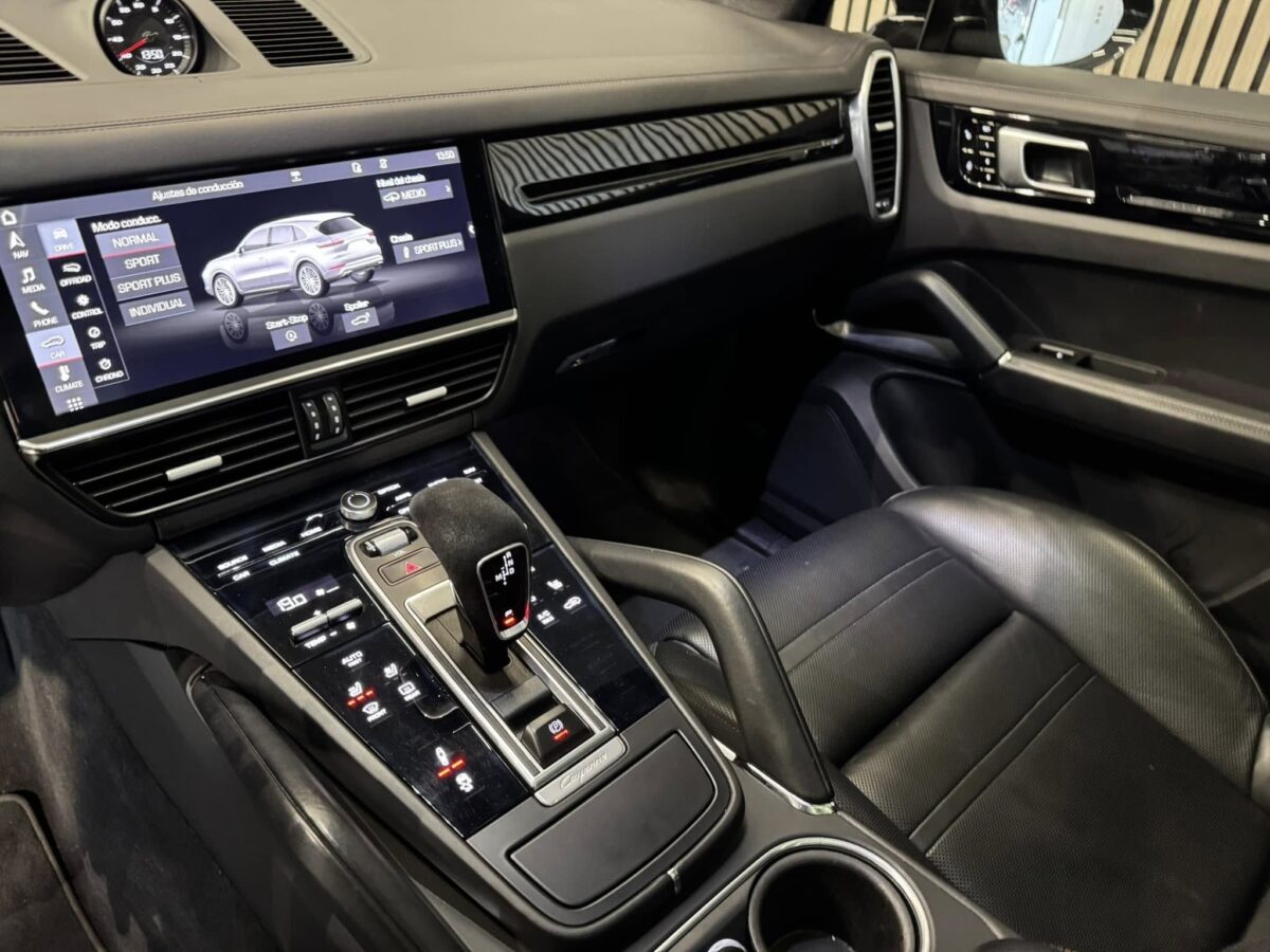 PORSCHE Cayenne Turbo
