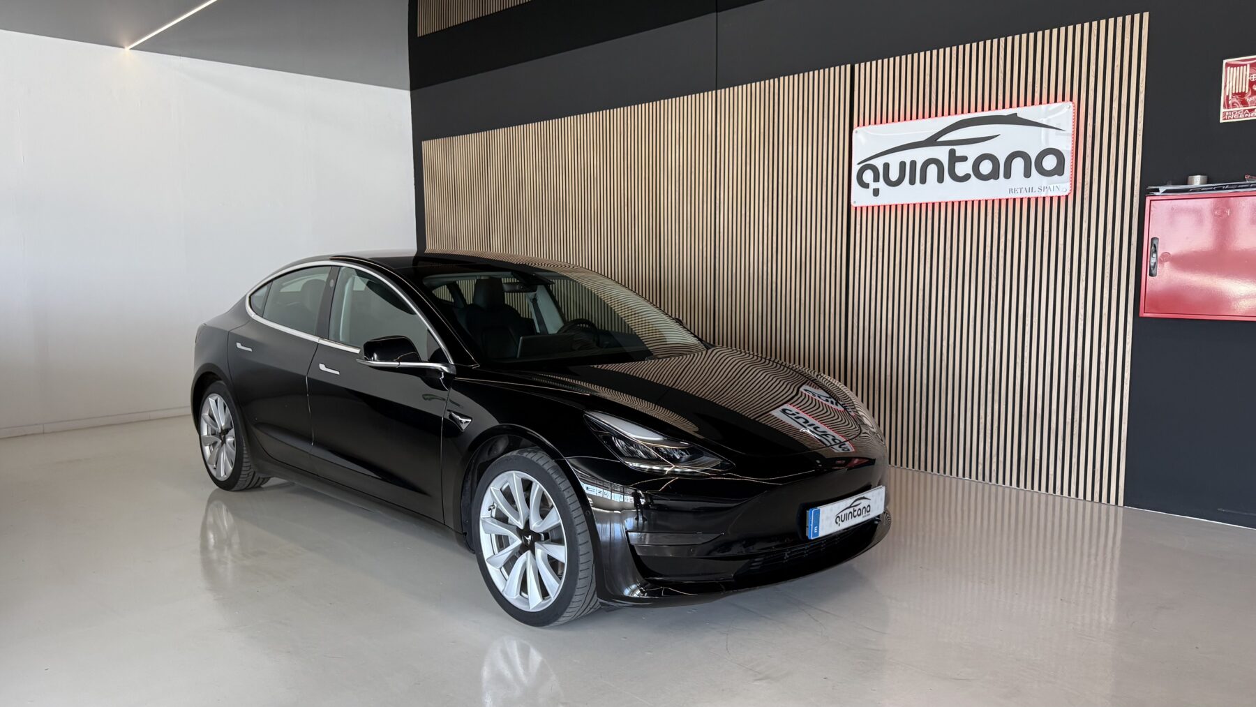 TESLA MODEL 3 LONG RANGE  AWD