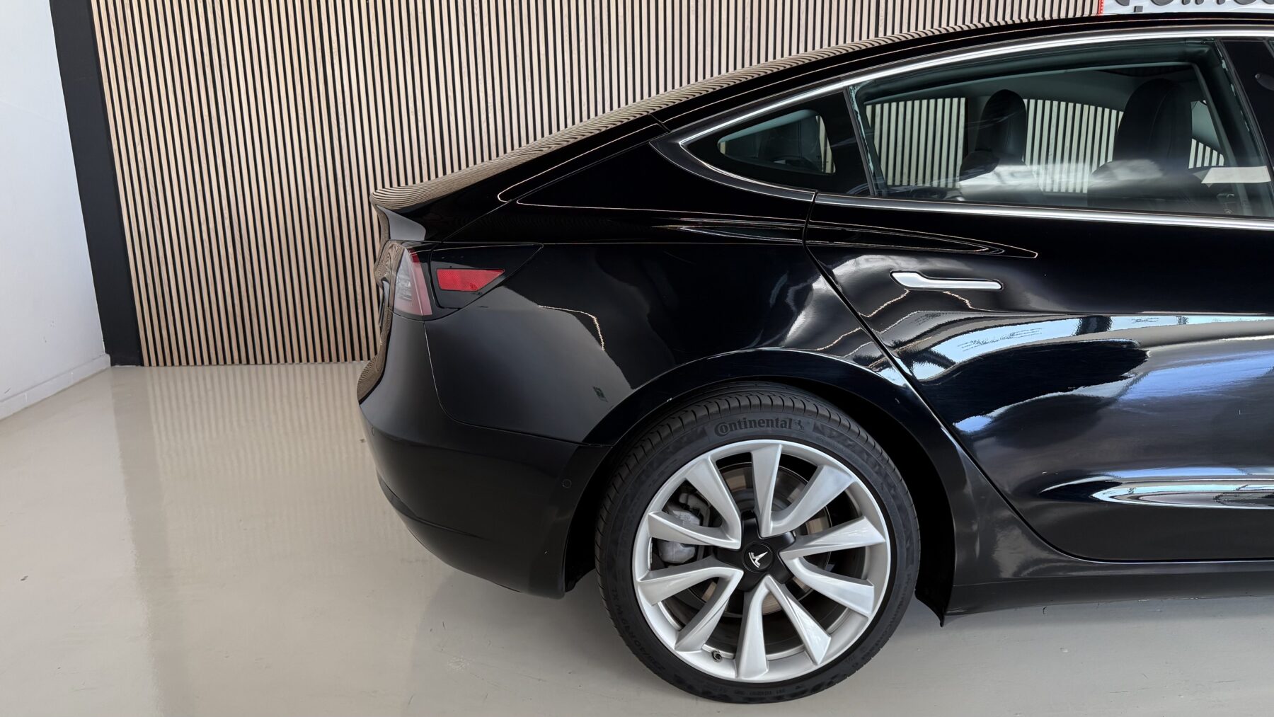 TESLA MODEL 3 LONG RANGE  AWD