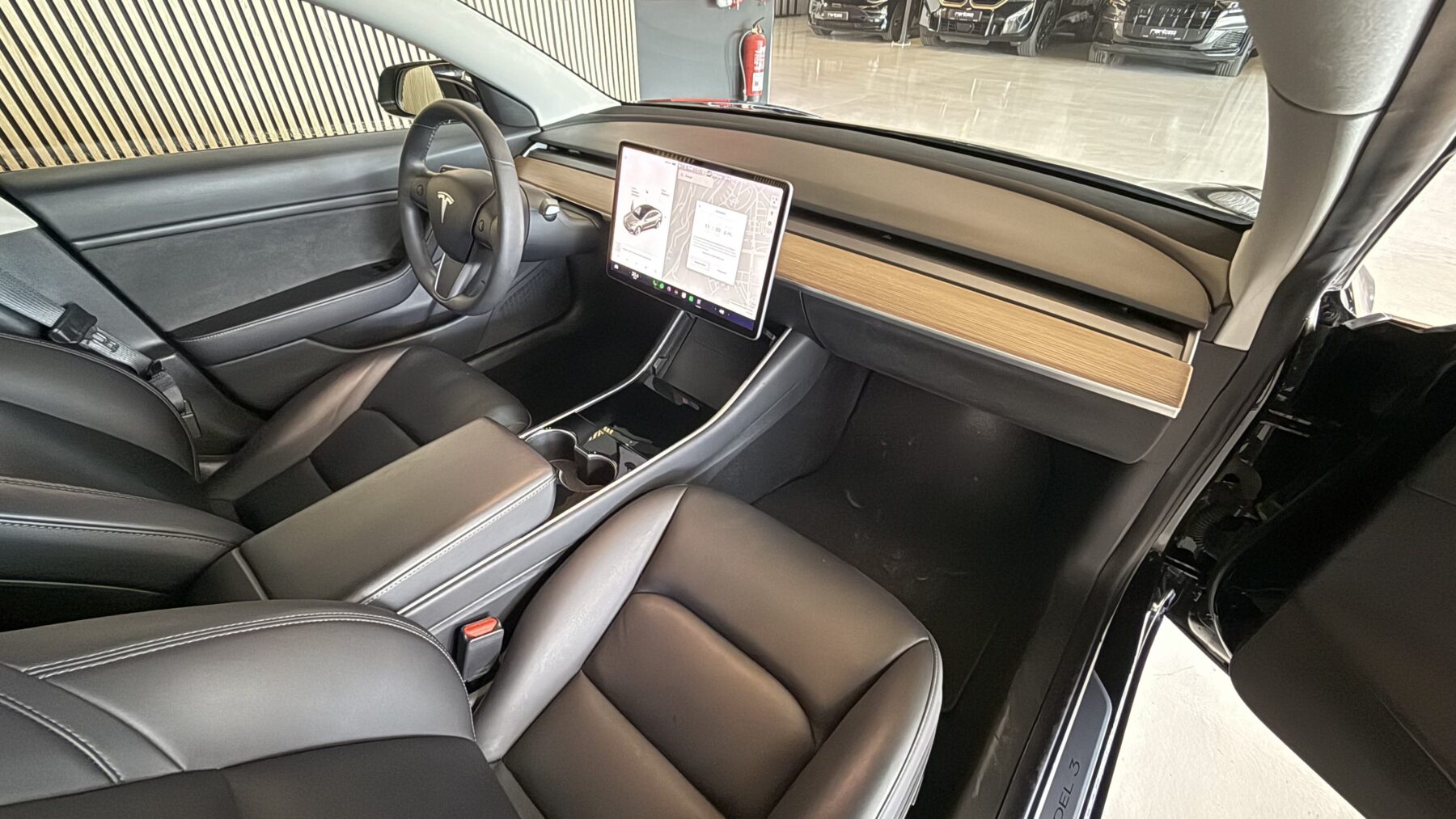TESLA MODEL 3 LONG RANGE  AWD