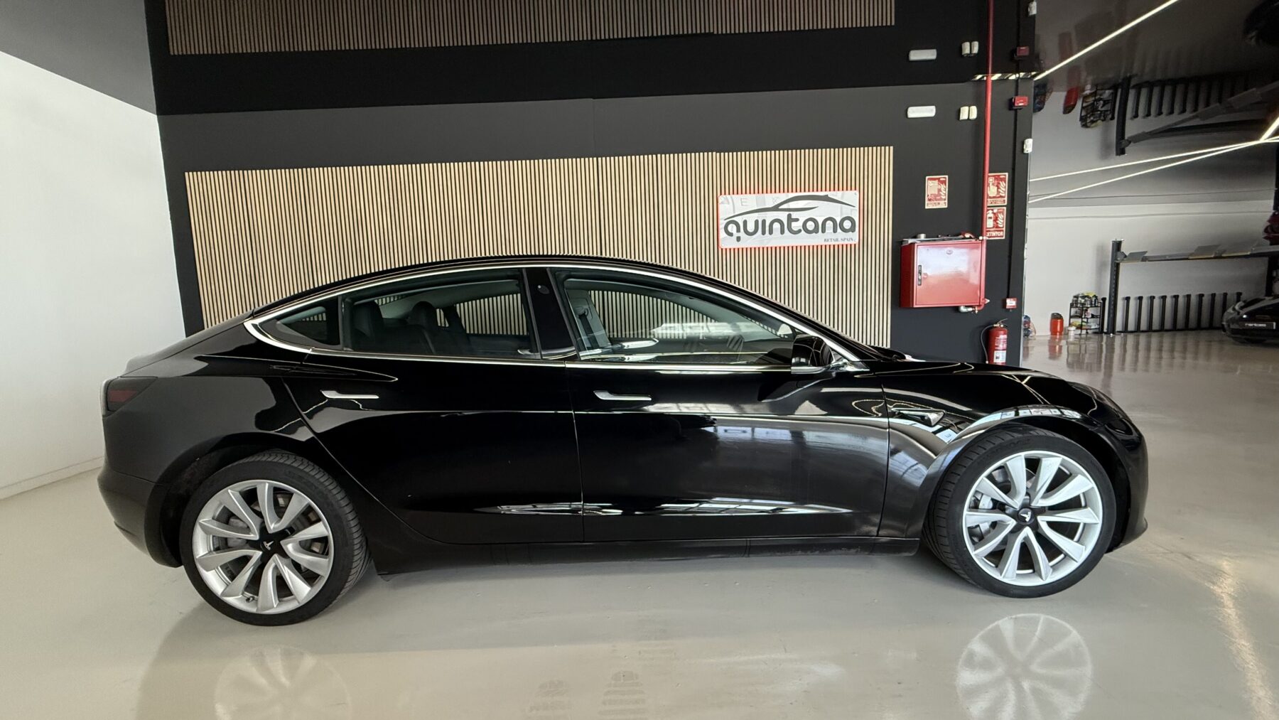 TESLA MODEL 3 LONG RANGE  AWD